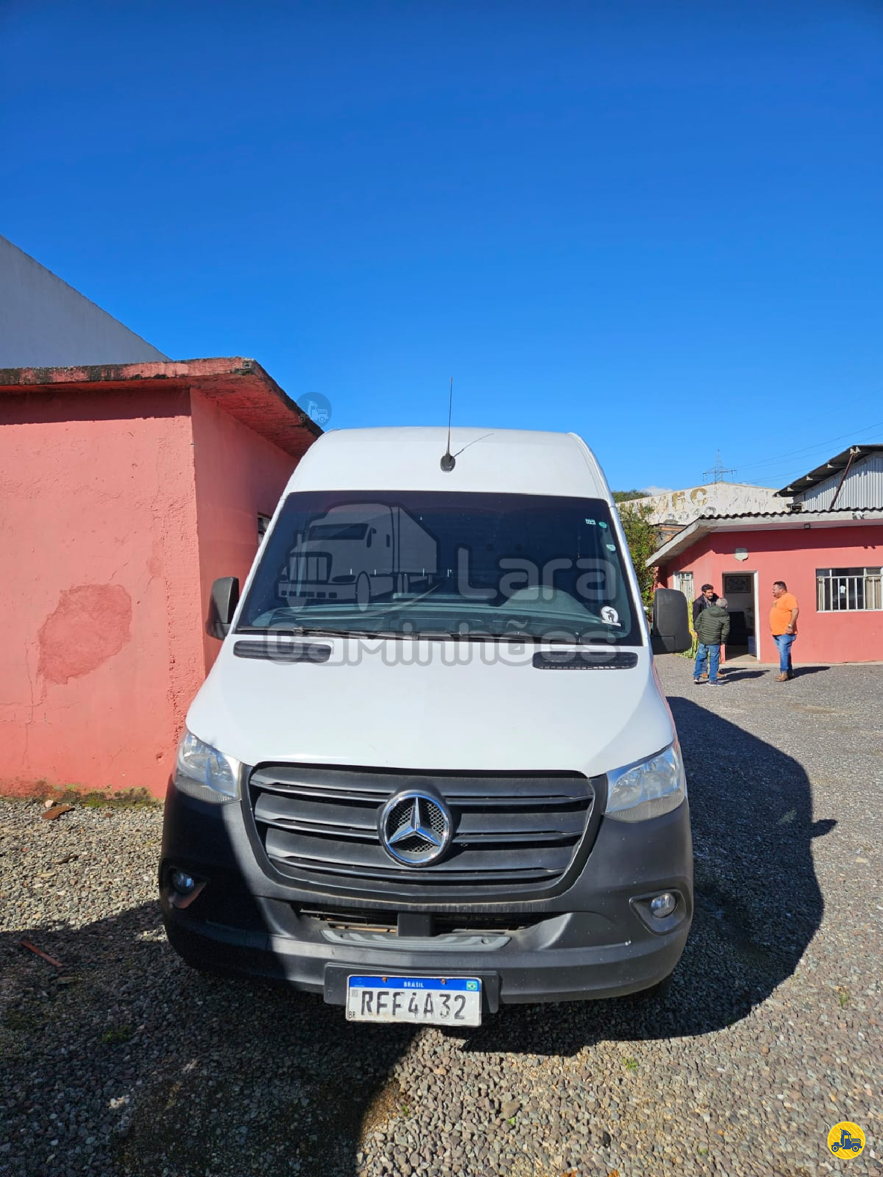 Sprinter Furgão 416 de Lara Caminhões